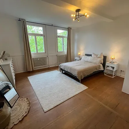 Charmante Altbauwohnung *